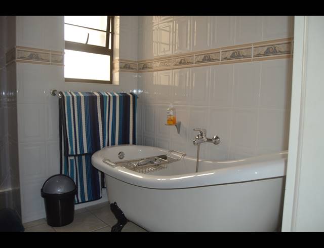 3 BEDROOM TOWNHOUSE FOR SALE IN SCOTTBURGH CENTRAL